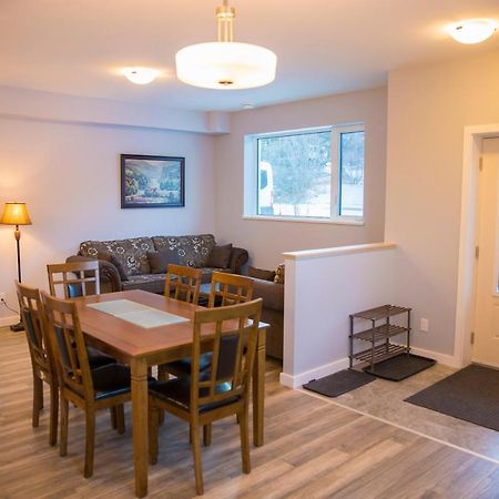 Downtown Whitehorse 4 Bedrooms Deluxe Condo Bagian luar foto