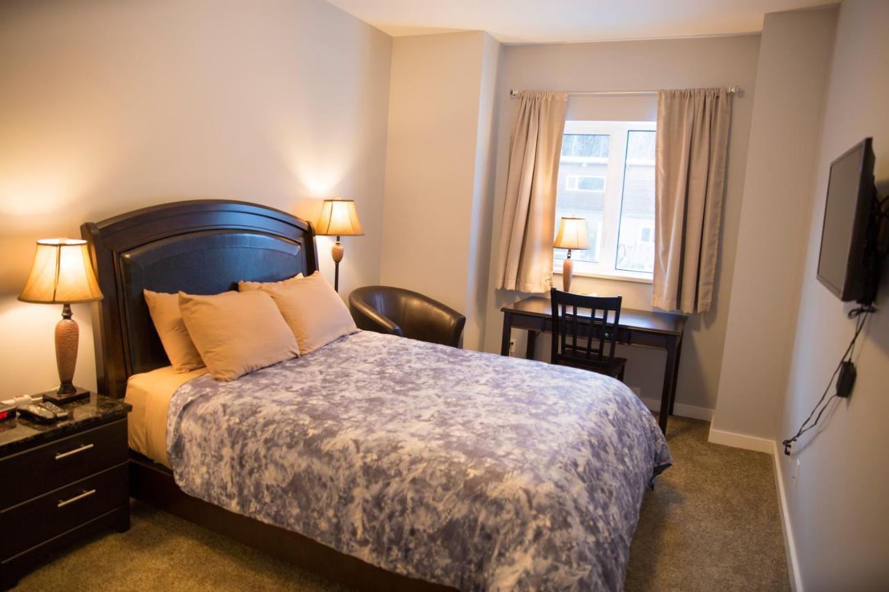 Downtown Whitehorse 4 Bedrooms Deluxe Condo Bagian luar foto