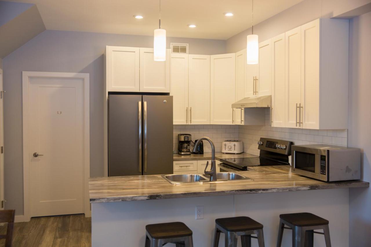Downtown Whitehorse 4 Bedrooms Deluxe Condo Bagian luar foto