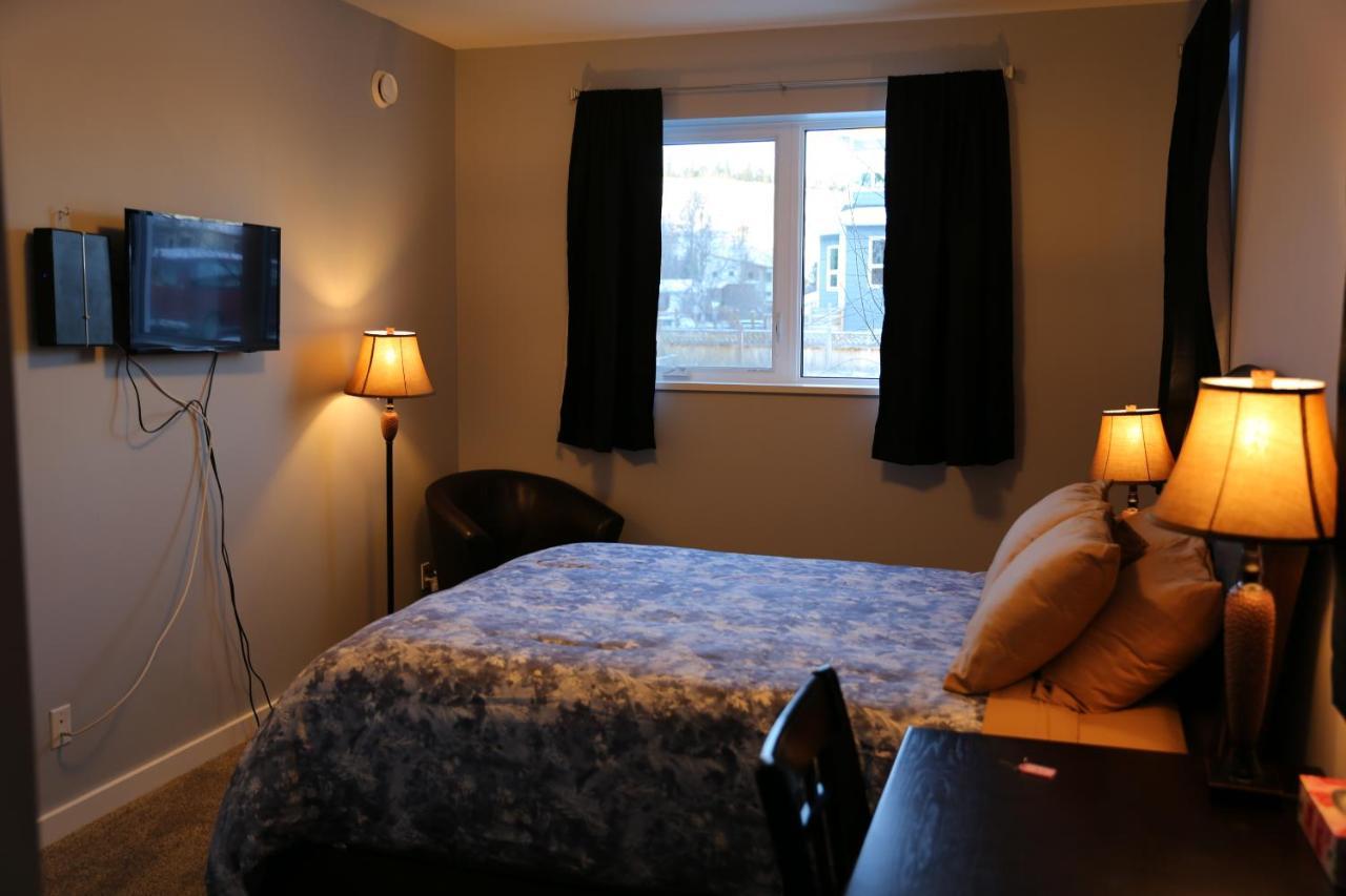 Downtown Whitehorse 4 Bedrooms Deluxe Condo Bagian luar foto